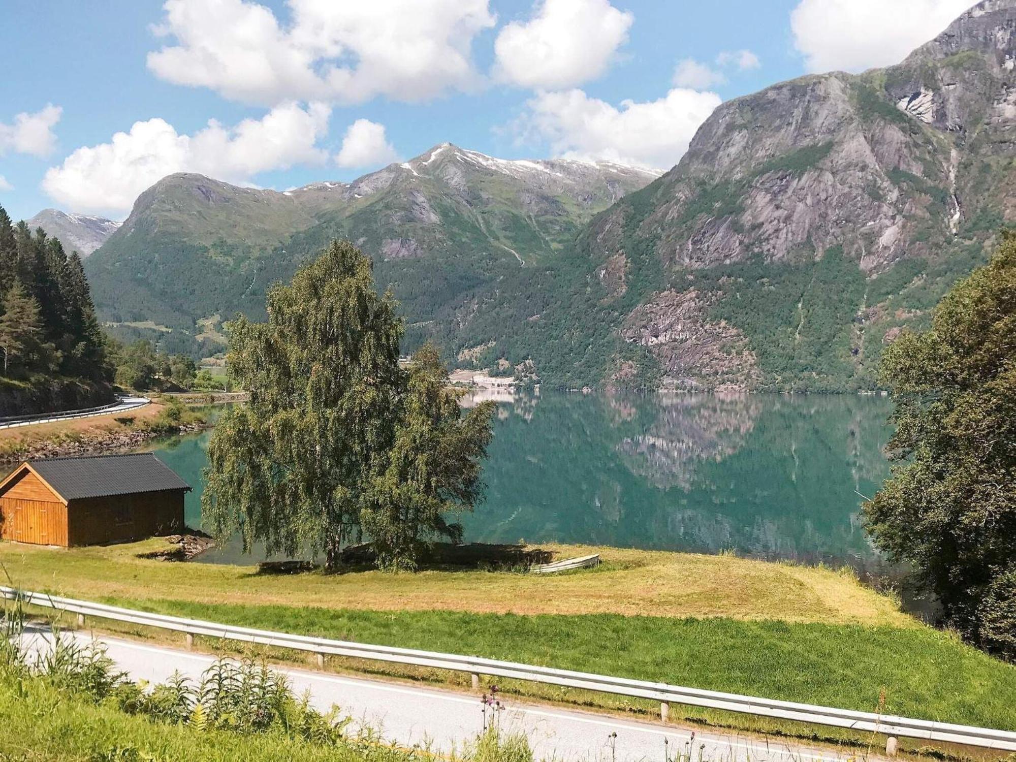Apartment Stryn Exteriör bild