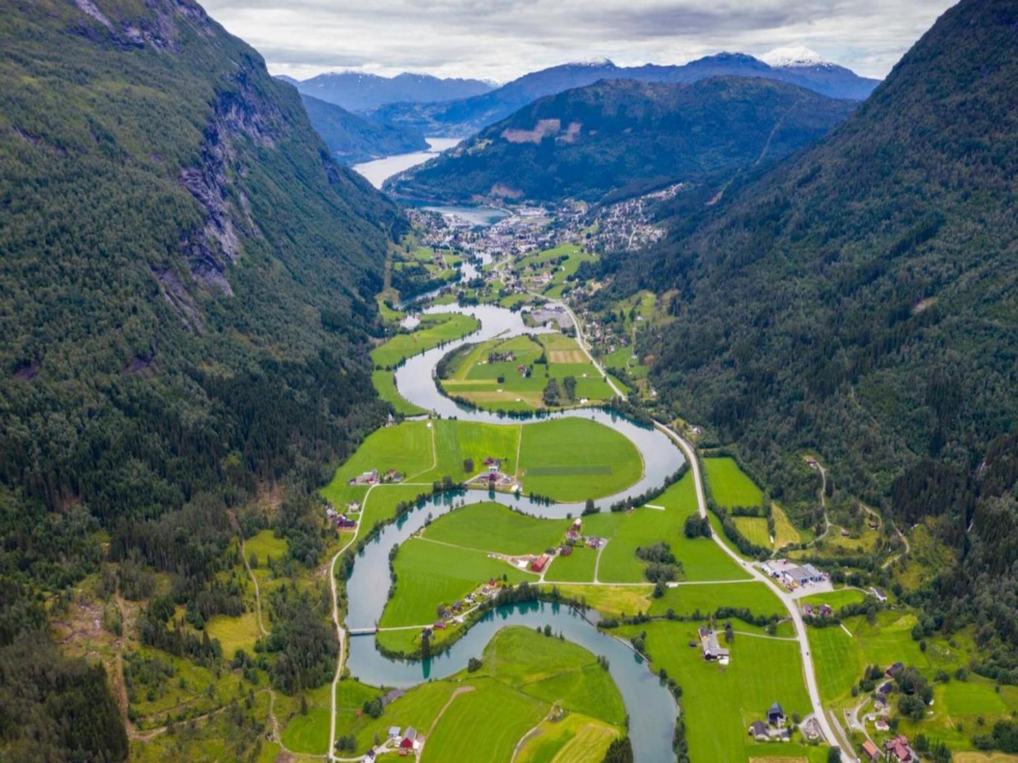 Apartment Stryn Exteriör bild